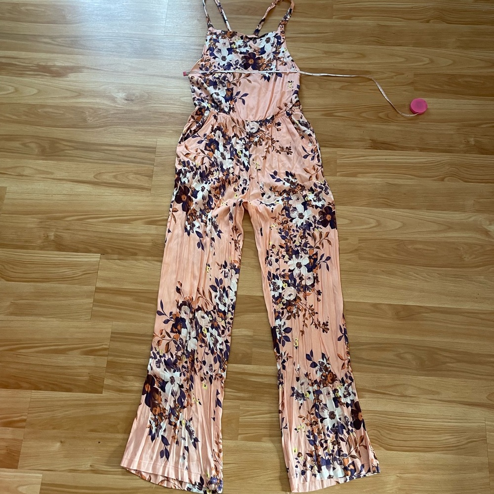 Beautiful NWT BCBGeneration Floral Pants Romper/Jumpsuit - Size Large